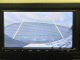 駐車時の後方確認に便利なバックモニターです。駐車の目安となるガイド線付きです。
