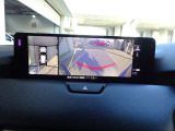 360&deg;ビューモニターでは前後左右4つのカメラ映像をさまざまな走行状況に応じて切り替えてセンターディスプレイに表示することで、駐車時や狭い道でのすれ違い時、見通しの悪い交差点進入時でも安心感を高めます