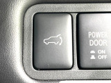 【パワーバックドア】スマートキーや運転席のボタンを押すだけでリアゲートが自動で開閉します!荷物を持っている時や、高い位置にあるバックドアを閉める際に便利な機能です♪