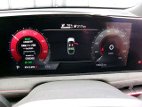 メーター中央に、様々な車両情報を表示してくれる、ディスプレイがついています。