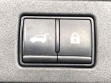【パワーバックドア】スマートキーや運転席のボタンを押すだけでリアゲートが自動で開閉します!荷物を持っている時や、高い位置にあるバックドアを閉める際に便利な機能です♪