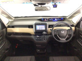 【前方視界】開放的な前方視界!運転がしやすく疲れにくいです♪窓が大きく、見通しがとっても良いおクルマですよ♪