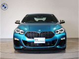 ☆BMWの代名詞とも言える【キドニーグリル】一目見ただけでBMW車であると認識できる確固たるアイコンとして存在感を放ちます☆