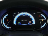 とっても見やすいメーターです。夜間時はラグジュアリーな気分にさせてくれる照明が魅力ですので、夜のドライブも楽しみになりますよ♪