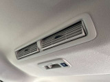 リアシーリングファンも付いておりますので、車内の空気の循環にも役立ちます。