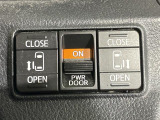 【両側パワースライドドア】小さなお子さまでもボタン一つで乗り降りラクラクです!両手に荷物を抱えている状態でもボタンを押せば自動で開閉するので、お買い物やお出かけの際にはとっても重宝します!