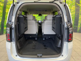 後席を格納すると、これだけの広さが!シーンに合わせたシートアレンジで、大きな荷物も積むことが出来ます♪