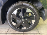 【純正アルミホイール】外観にマッチした純正アルミホイールを装着しております。各種社外アルミホイールや、スタッドレスタイヤも取扱いしております。是非ご相談ください♪