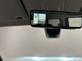 アラウンドビューモニター付きミラー、周囲の状況が映るので車庫入れや狭い場所も安心