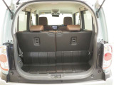 シートを倒せば広々なトランクルーム。これなら長物のお荷物も楽々♪