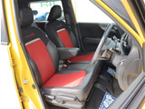 お車選びをお楽しみ頂けるよう、在庫車の展示スペースを十分に確保しております。