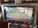パックモニタ-も装備しております。車庫入れの苦手なお客様、もうご心配いりません。重宝してくれると思います。