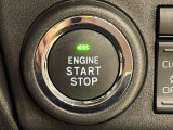 電子カードキーを携帯していれば、ボタンを押すだけでエンジンの始動がスマートに行えます。