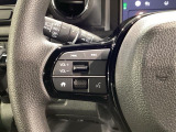 ステアリングにオーディオ操作スイッチが付いています。オーディオ画面に直接タッチしなくても操作が出来ますので、運転に集中できます。