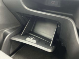 前席まわりの収納スペース。車内がスッキリ片付いてうれしいですね♪