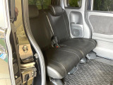 後部座席も気になるようなキズ・汚れやへたり等、大きなダメージはなく、良好な状態です。