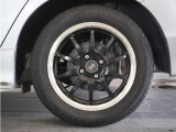 アルミホイール装着車です!これで足元まわりもおしゃれにきまります!