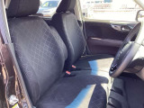 ベンチシート運転席・助手席どちらからでも乗り降り可能です