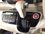オートマチックシフトレバーは、手になじみ操作しやすい形状で安全運転にもつながります♪