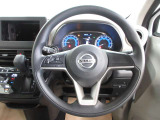 運転が楽しくなる明るく開放的な運転席まわりです。