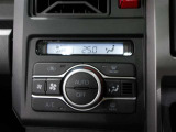 車内の温度管理に便利なオートエアコン☆