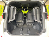 後席を格納すると、これだけの広さが!シーンに合わせたシートアレンジで、大きな荷物も積むことが出来ます♪