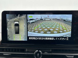 アラウンドビューモニター搭載。上から見下ろしたように液晶に映るのでスムーズな駐車をサポートします。