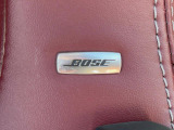 【BOSEサウンドシステム】メーカーオプションの高品位サウンドシステムを搭載。専用のチューニングが施された大小様々なスピーカーから良質なサウンドが奏でられ、臨場感あふれる音響空間を演出します。