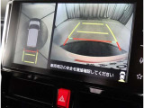 パノラミックビューモニター付きです。車両を上から見たような映像をディスプレイオーディオ画面に表示。運転席からの目視だけでは見にくい、車両周辺の状況をリアルタイムでしっかり確認できます。