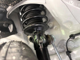 お車を安心してお乗りいただく為には、足回りの定期点検が欠かせません。サービスサポート(有償保証)では無料点検もご提供しており、安心のカーライフをお過ごしいただけるサポート体制が整っています。