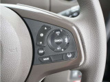 ◆アダプティブクルーズコントロール◆予め設定した車速内でクルマが自動的に加減速。前走車との適切な車間距離を維持しながら追従走行します。【LKAS】車線維持支援システムでステアリング操作を支援。