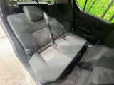後部座席も気になるようなキズ・汚れやへたり等、大きなダメージはなく、良好な状態です。
