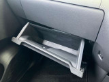助手席前グローブボックス
