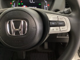 ハンドルにHondaセンシング系のクルーズコントロールやレーンキープアシストなどのスイッチが装備されています。ハンドルから手を離さず安全に操作できます。