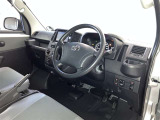 分かりやすく操作しやすい運転席まわりです☆