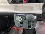 シフト周り、電動パーキングブレーキ搭載