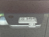 【三菱e-Assist】走行中に前方の車両等を認識し、衝突しそうな時は警報とブレーキで衝突回避と被害軽減をアシスト。より安全にドライブをお楽しみいただけます。