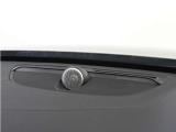 【Bowers&Wilkins】世界のオーディオファン垂涎のプレミアムサウンドシステムを搭載。コンサートホールのベストポジションに相当する音場空間を忠実に再現。乗る人すべてに驚きの音響体験を提供します