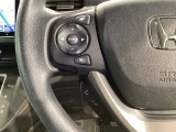 ステアリングにオーディオ操作スイッチが付いています。オーディオ画面に直接タッチしなくても操作が出来ますので、運転に集中できます。