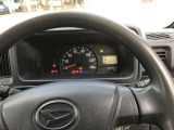 中古車は軽自動車を中心に常時15台程展示しています。展示していないお車も探しますのでお気軽にご相談下さい。