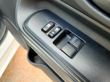 前席はパワーウインドウです。