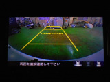 バックカメラの画像です。ガイドラインがスムースな車庫入れをサポートいたします!車庫入れの安心感がアップしますね☆