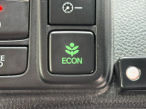 ワンタッチで省燃費走行をサポートするECONスイッチを装備。