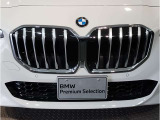 【キドニーグリル】BMWは約90年もの間、ほぼ全ての車両にひと目でBMWだと分かるこの特徴的なフロントグリルが備えられ、デザイン・アイコンとして親しまれてきました。