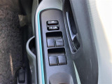 【パワーウインドウ】運転席のスイッチで、各席の窓ガラスの開閉ができます!あると便利ですよね!