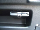 ETCは運転席の下側に装備されています