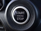 【プッシュスタート】キーが車内にあれば、エンジンの始動・停止はブレーキを踏んでスイッチを押すだけ!キーを取り出す手間を省き、ワンプッシュで操作するので簡単でスムーズ!