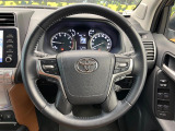 【純正革巻きステアリング】上質な革を使用することで、手にしっかり馴染みとても運転しやすいハンドルです♪
