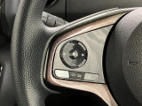 【ステアリングスイッチ】 手元のスイッチでオーディオなどの操作ができます。