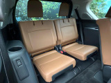 3列目シートはもちろん状態良好☆大人でもゆったりと座って頂けますので、大人数でのお出かけもラクラクです♪ご家族で、気の知れた仲間で、ドライブに行くのが楽しみですね♪